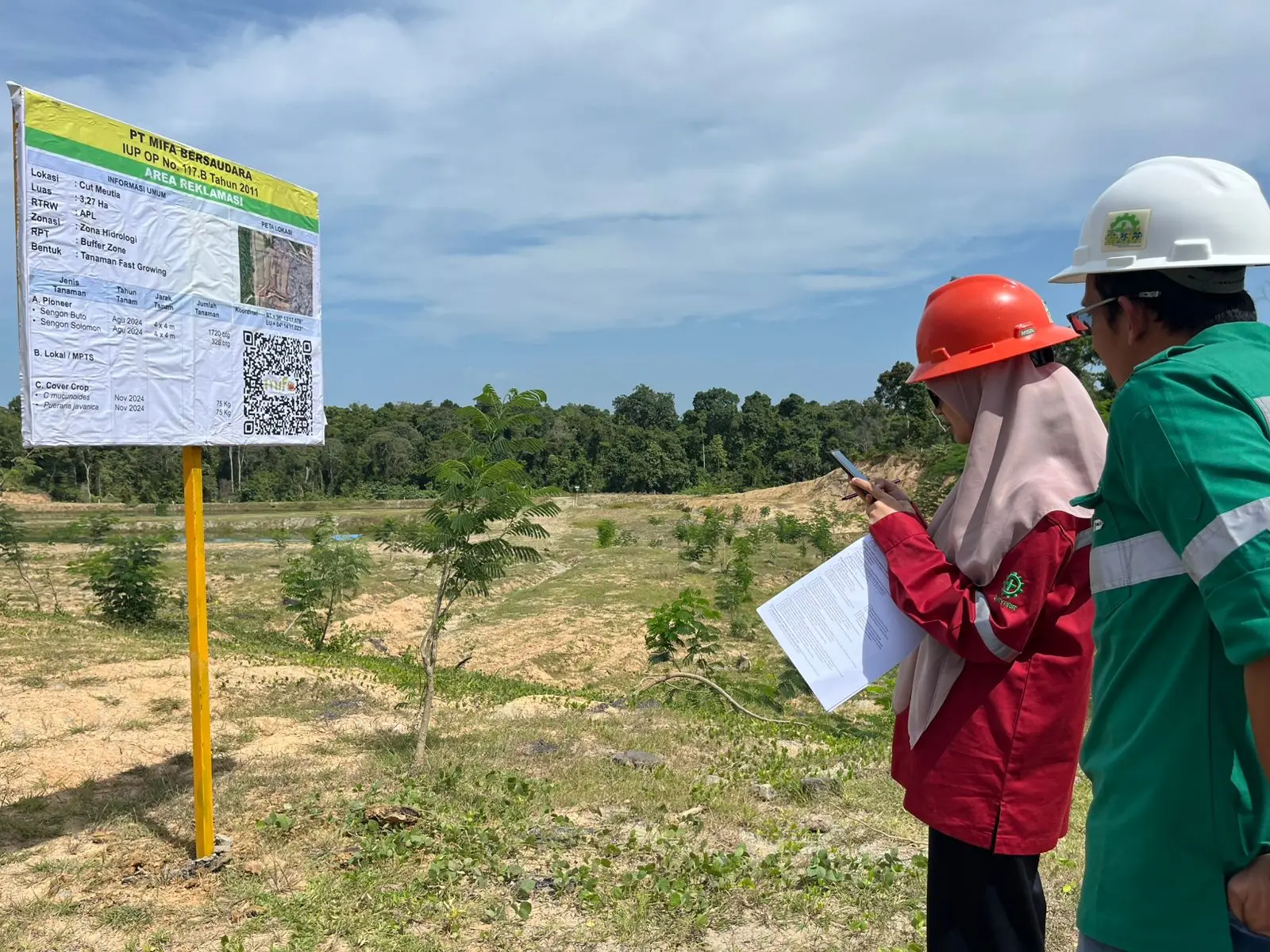 Tim melakukan pemantauan di area reklamasi